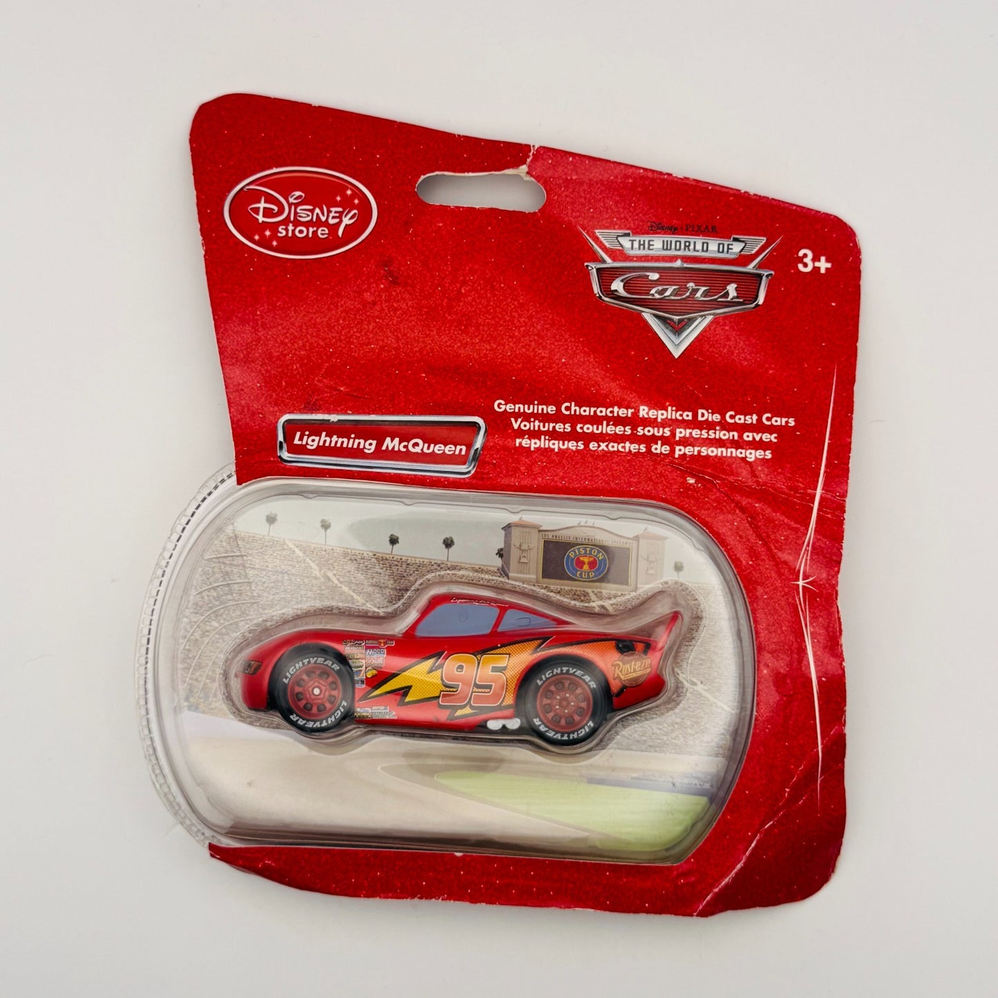 Disney Pixar Cars - LIGHTNING MCQUEEN Disney Store 2010 - 1:43 Diecast
