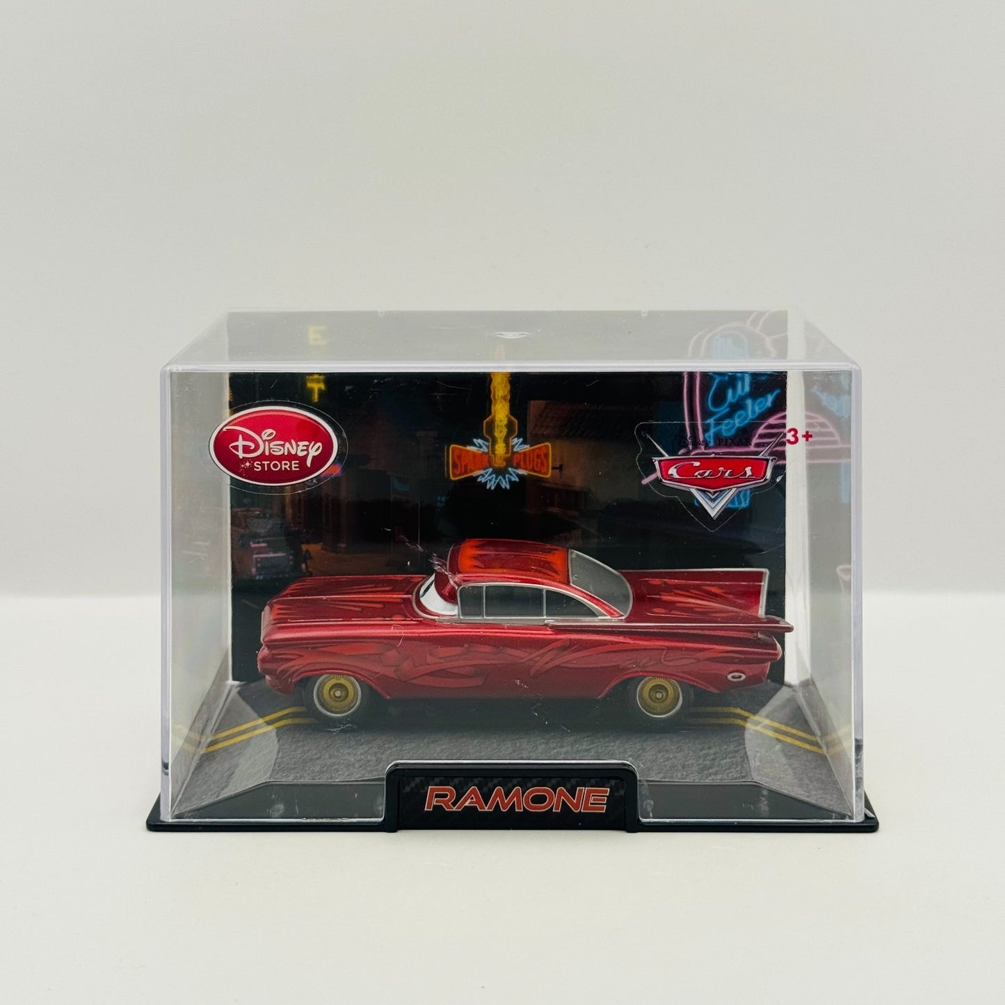 Disney Pixar Cars - RED HYDRAULIC RAMONE Disney Store - 1:43 Diecast