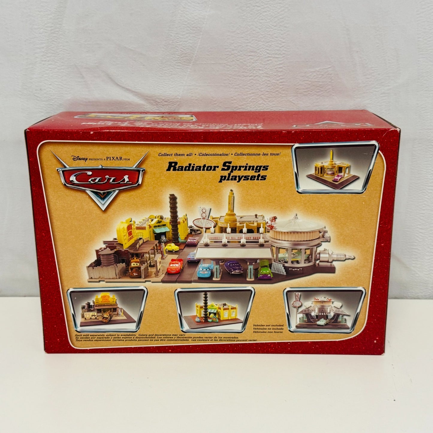 Disney Pixar Cars - RADIATOR SPRINGS LUIGI'S CASA DELLA TIRES SET - 1:55 Diecast