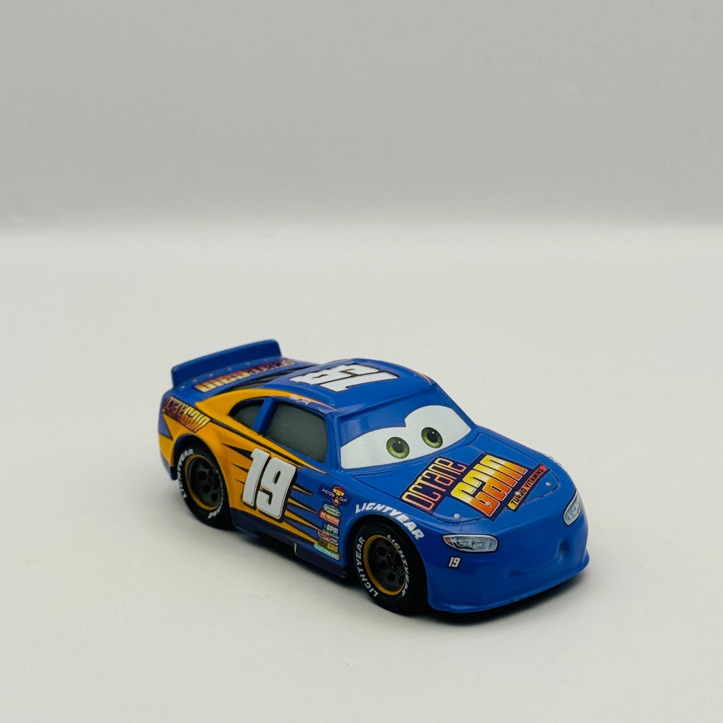 Disney Pixar Cars - BOBBY SWIFT OCTANE GAIN Veteran Racer 2017 - 1:55 Diecast