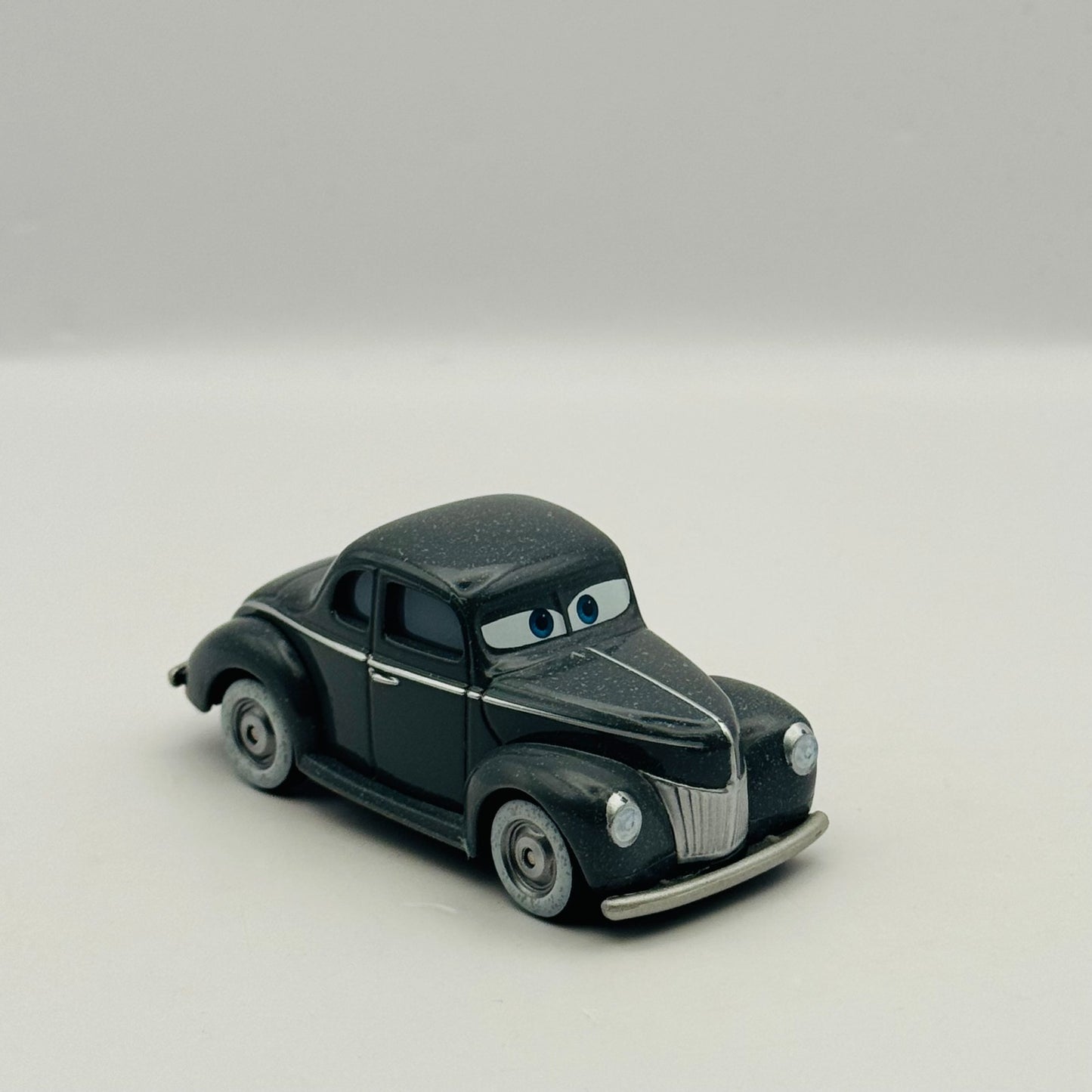 Disney Pixar Cars - JUNIOR MOON Thomasville Cars 3 2017 - 1:55 Diecast