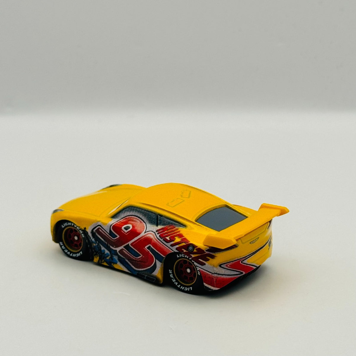 Disney Pixar Cars - TRACK DAMAGE CRUZ RAMIREZ 2021 - 1:55 Diecast