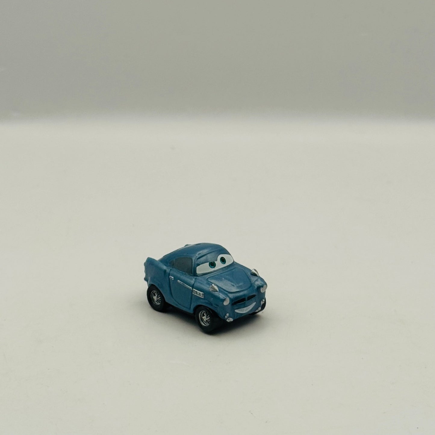Disney Pixar Cars - Micro Drifters FINN MCMISSILE - Rolling