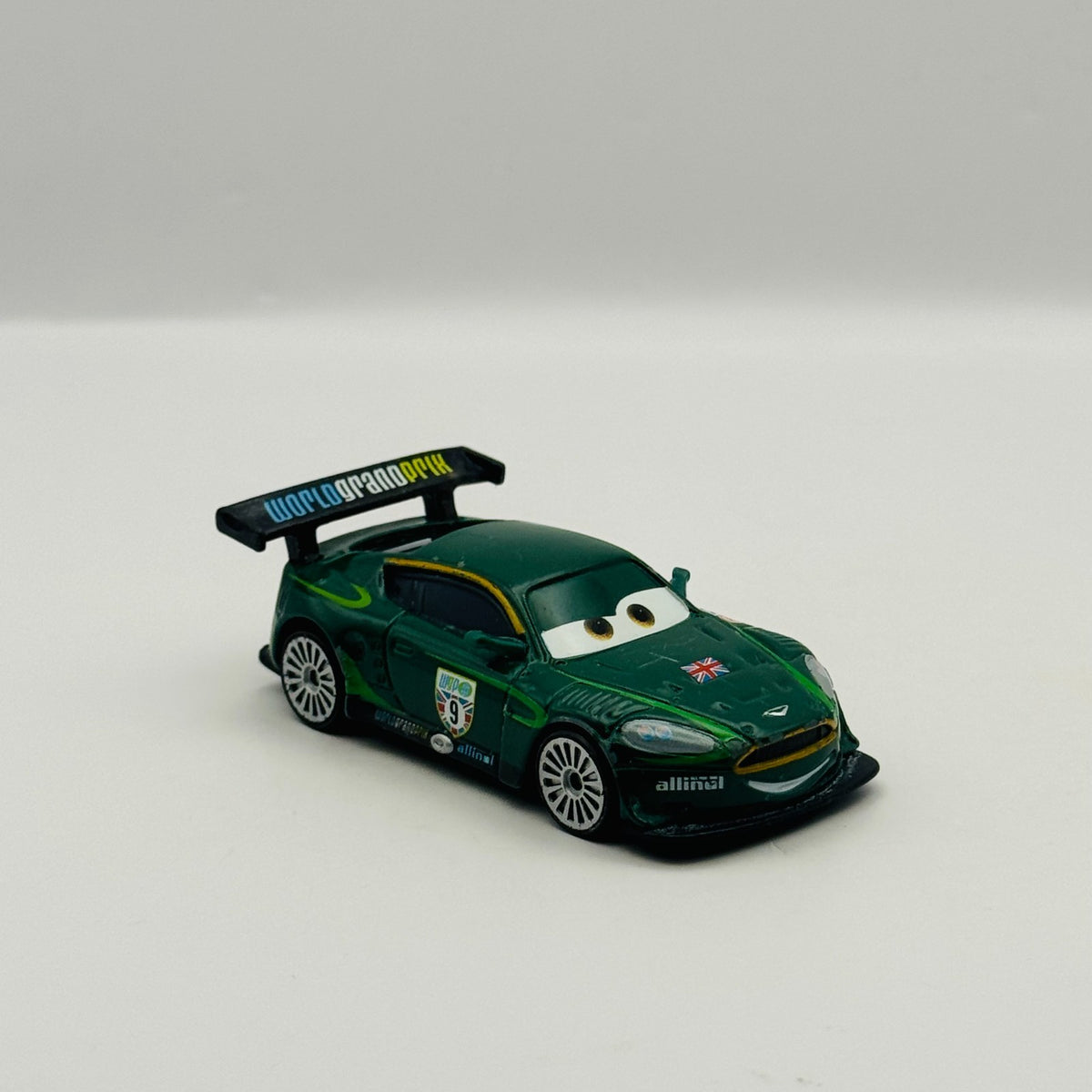 Disney Pixar Cars - NIGEL GEARSLEY WGP Cars 2 2011 - 1:55 Diecast