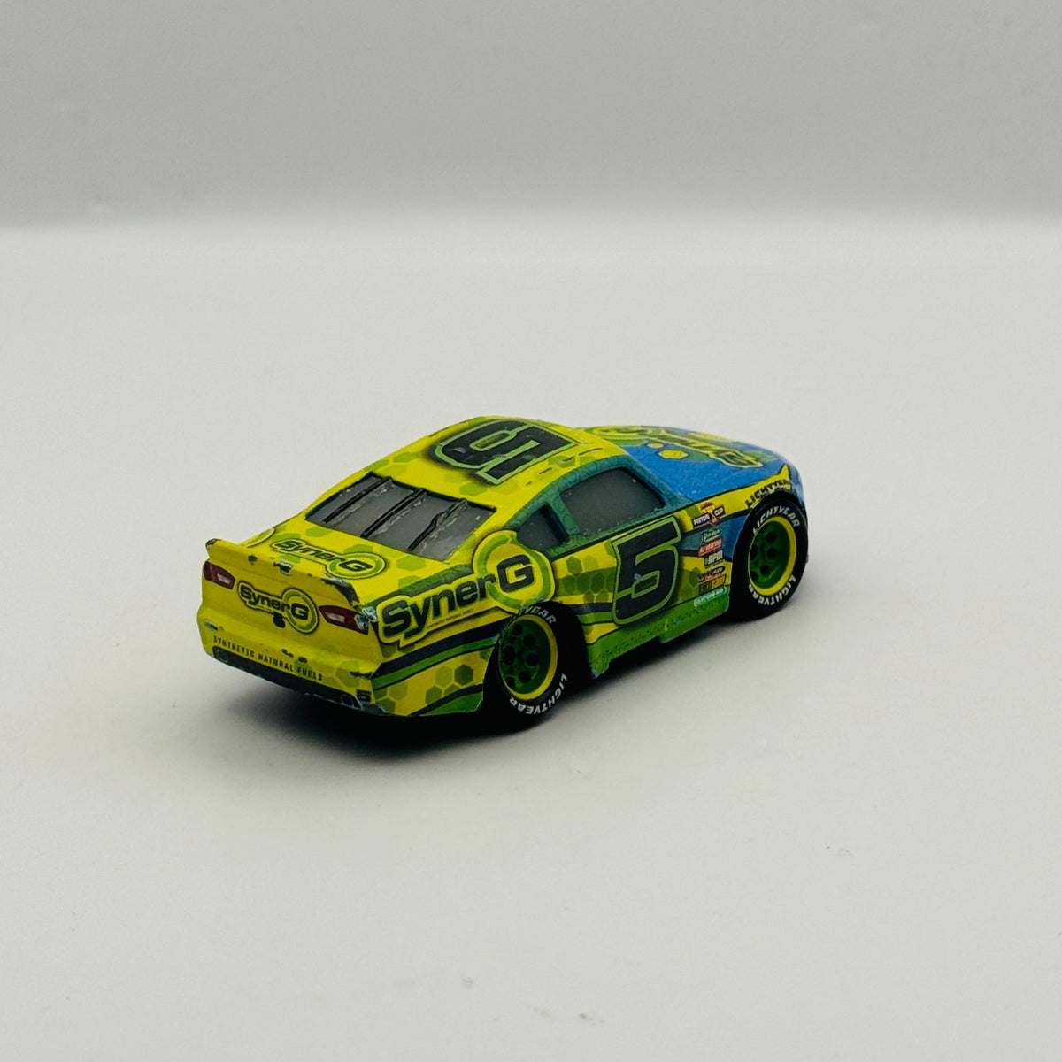 Disney Pixar Cars - LANE LOCKE SYNERG Veteran Racer 2017 - 1:55 Diecast