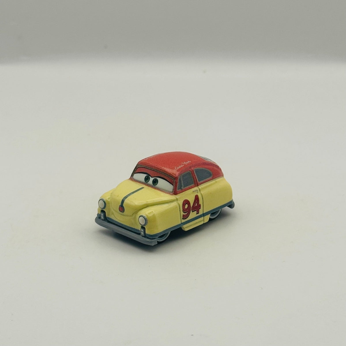 Disney Pixar Cars - Mini Racers LOUISE NASH *NEW OUT OF BOX* - Diecast