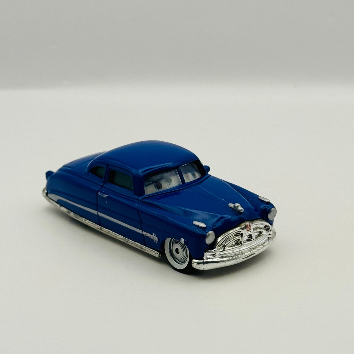 Disney Pixar Cars - LENTICULAR DOC HUDSON Eyes Change 2010 - 1:55 Diecast