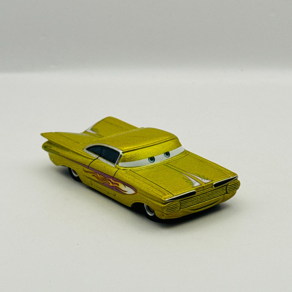 Disney Pixar Cars - GOLD YELLOW RAMONE World of Cars 2008 - 1:55 Diecast