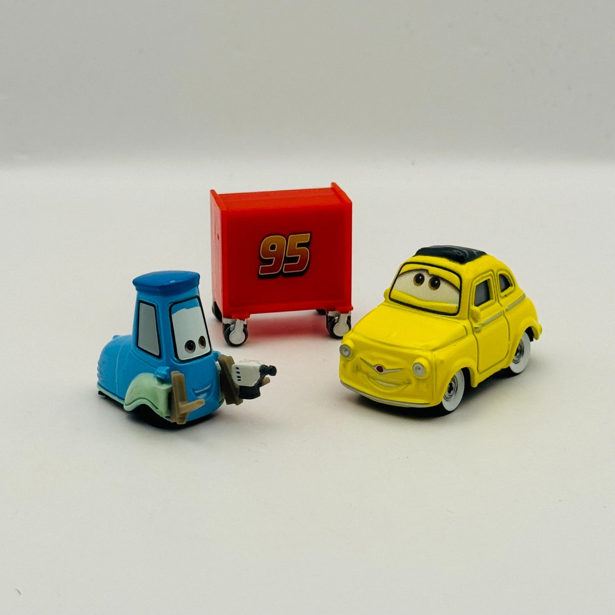 Disney Pixar Cars - PIT CREW MEMBER GUIDO & LUIGI - 1:55 Diecast