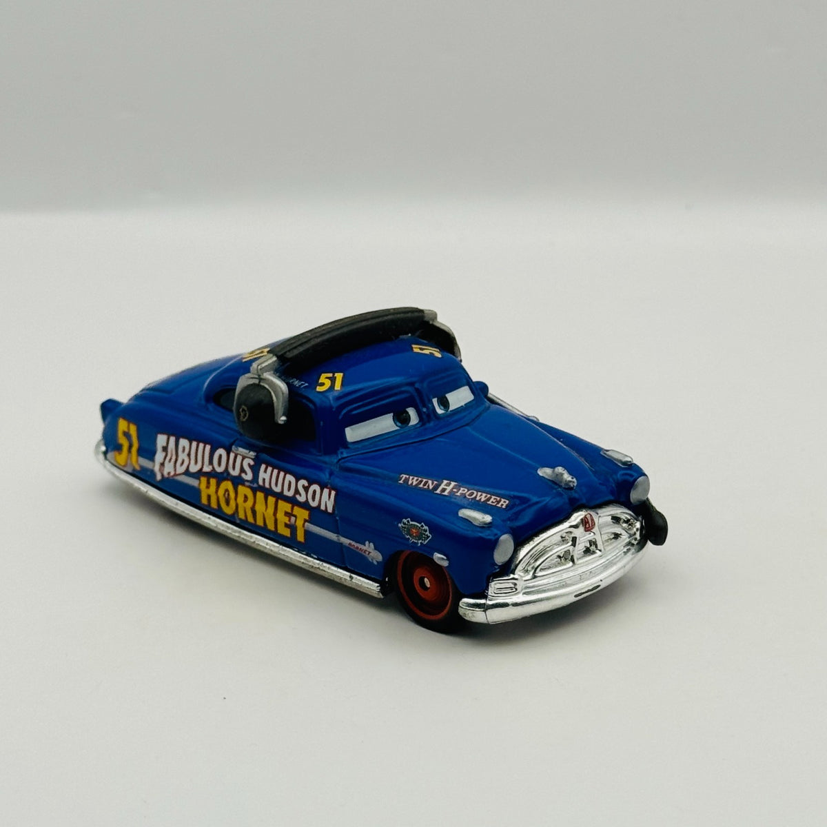 Disney Pixar Cars - PIT CREW MEMBER FABULOUS HUDSON HORNET DOC - 1:55 Diecast