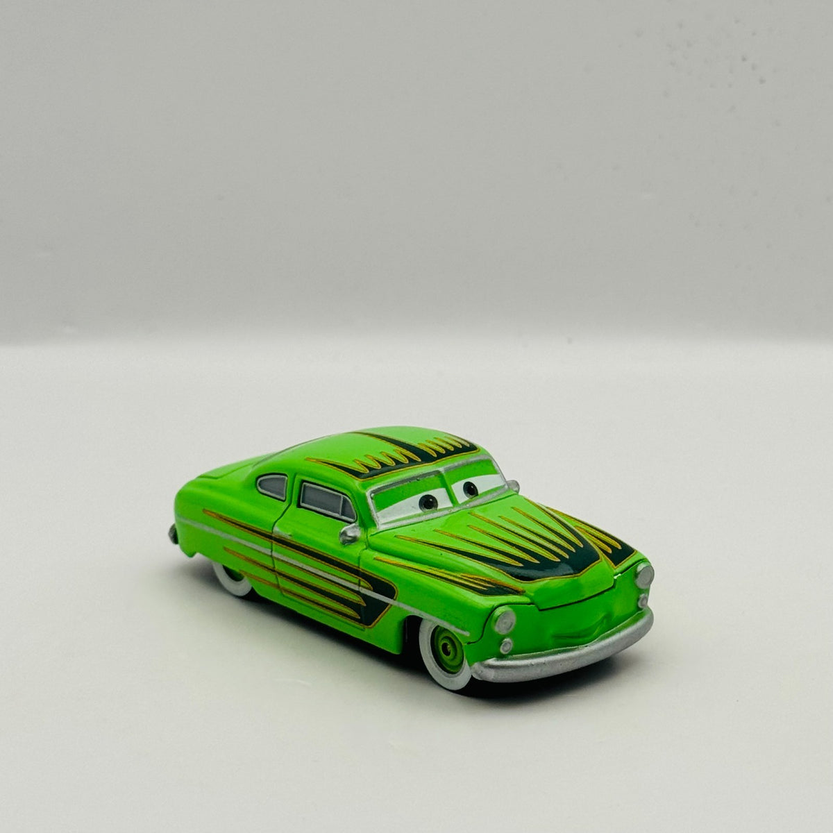 Disney Pixar Cars - EDWIN KRANKS Radiator Springs Classic - 1:55 Diecast