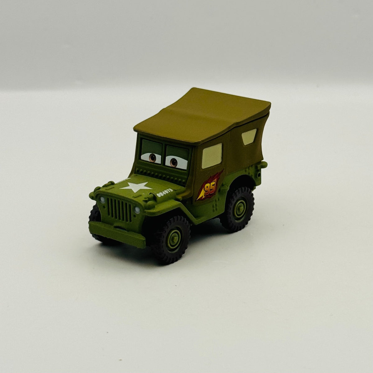 Disney Pixar Cars - RACE TEAM SARGE Cars 2 2011 - 1:55 Diecast