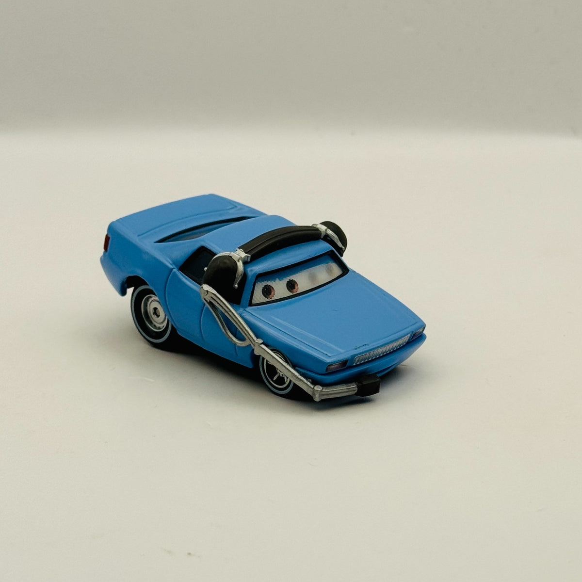 Disney Pixar Cars - LENTICULAR ARTIE Eyes Change 2010 - 1:55 Diecast