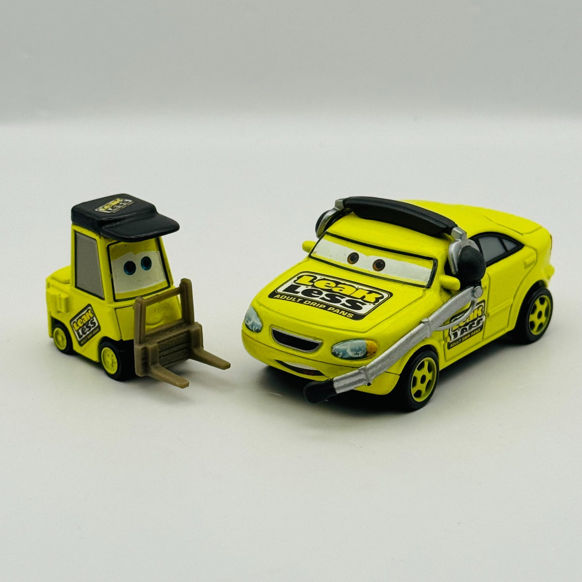 Disney Pixar Cars TEAM LEAK LESS CREW CHIEF PITTY World Of Cars 20081:55 Diecast