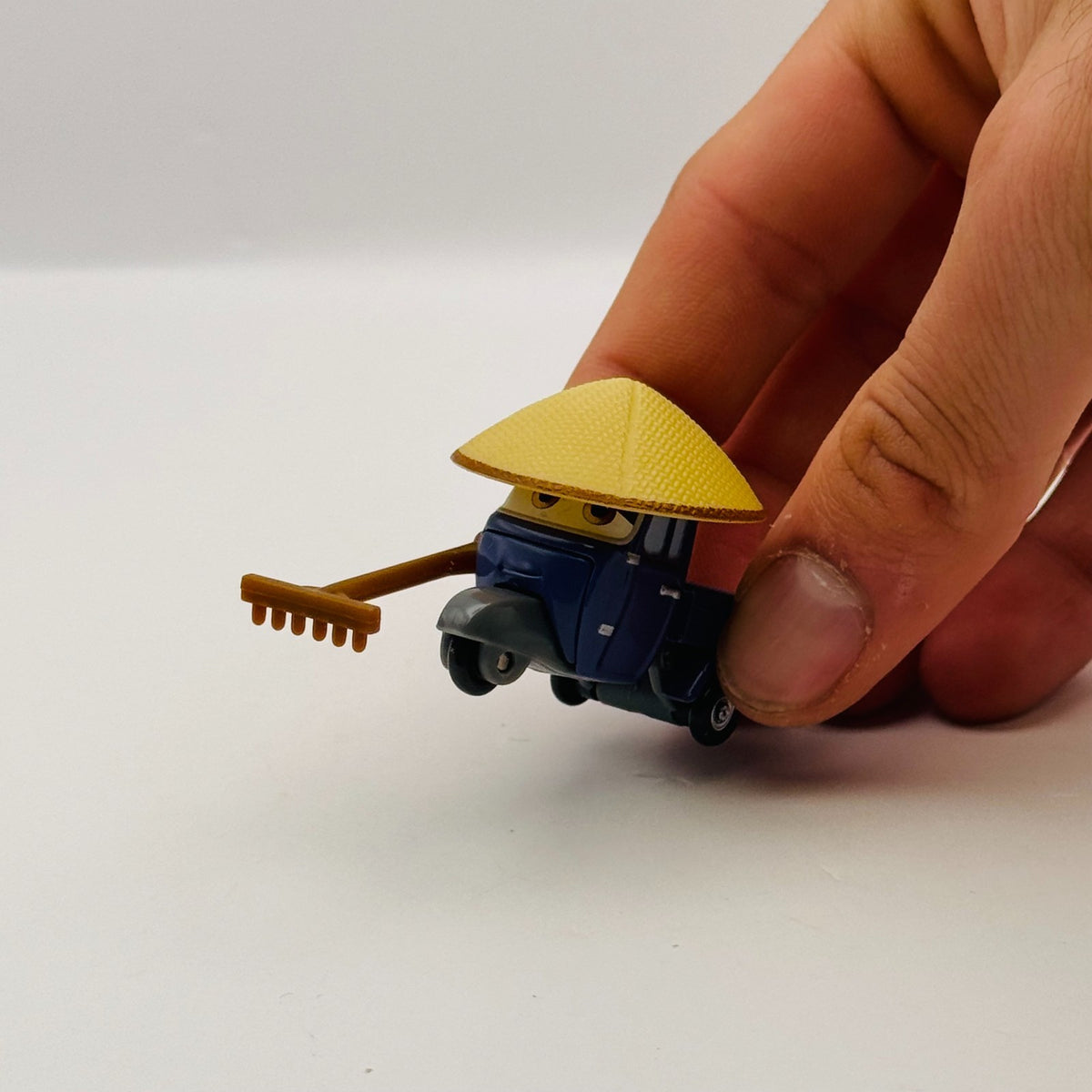 Disney Pixar Cars - ZEN MASTER PITTY Cars 2 2011 - 1:55 Diecast