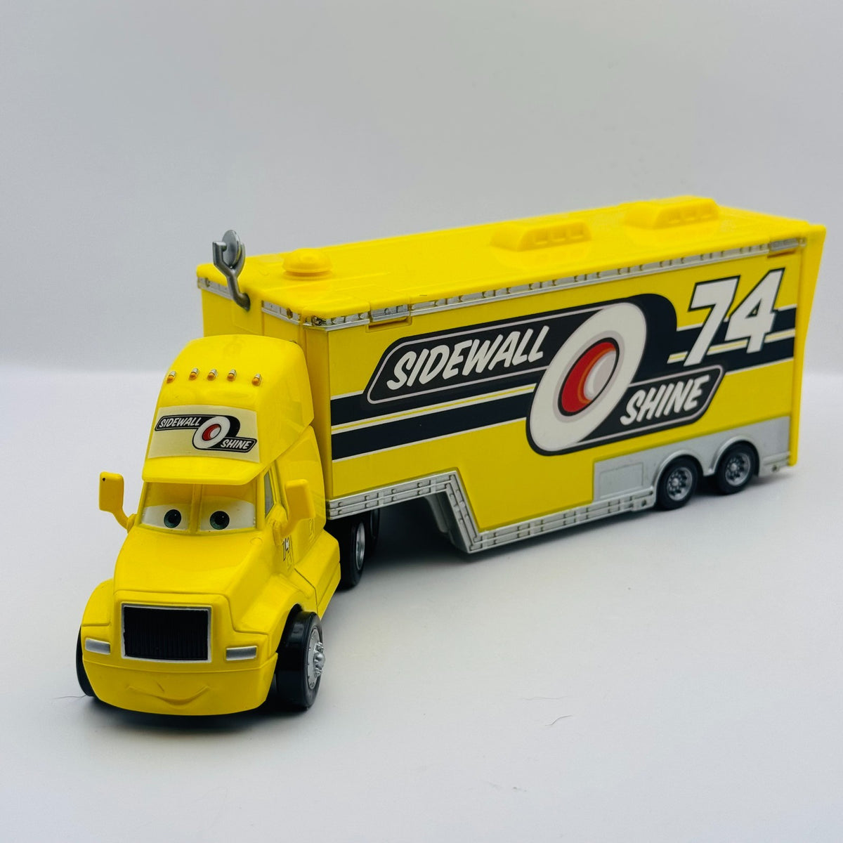 Disney Pixar Cars - SIDEWALL SHINE HAULER Truck & Trailer 2010 - 1:55 Diecast