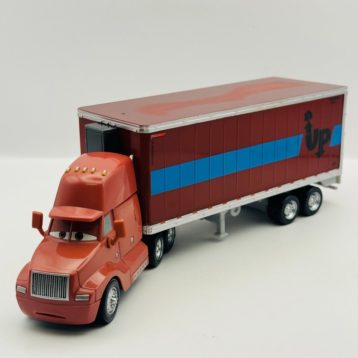 Disney Pixar Cars - OLIVER LIGHTLOAD HAULER 2010 - 1:55 Diecast