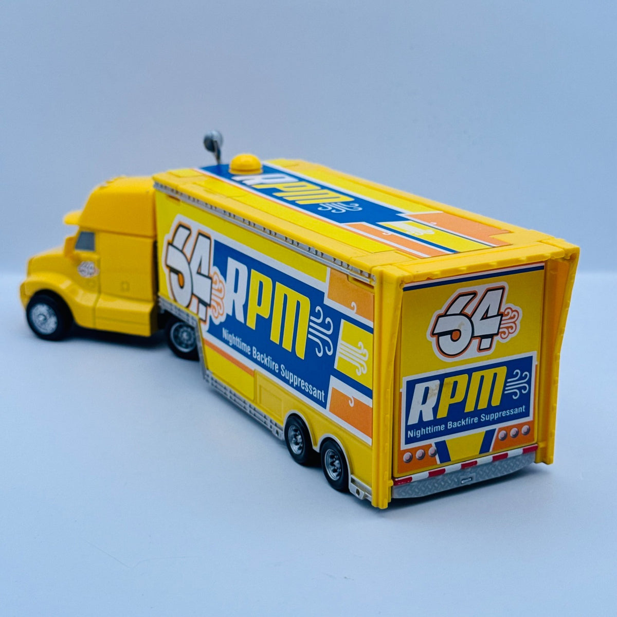Disney Pixar Cars - RPM HAULER Truck & Trailer 2009 - 1:55 Diecast