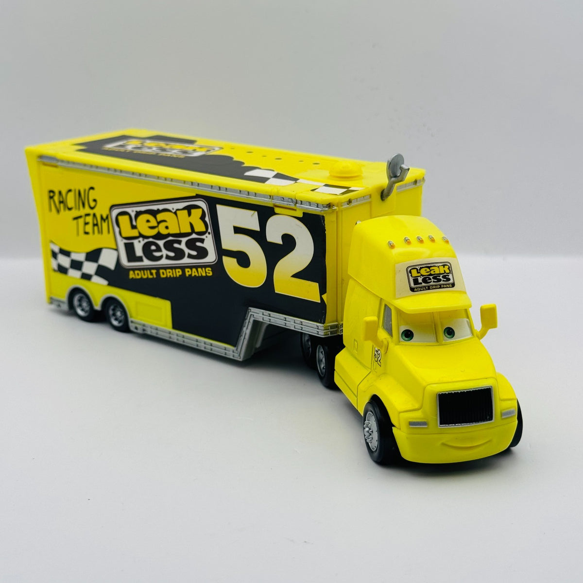Disney Pixar Cars - LEAK LESS HAULER 2009 - 1:55 Diecast