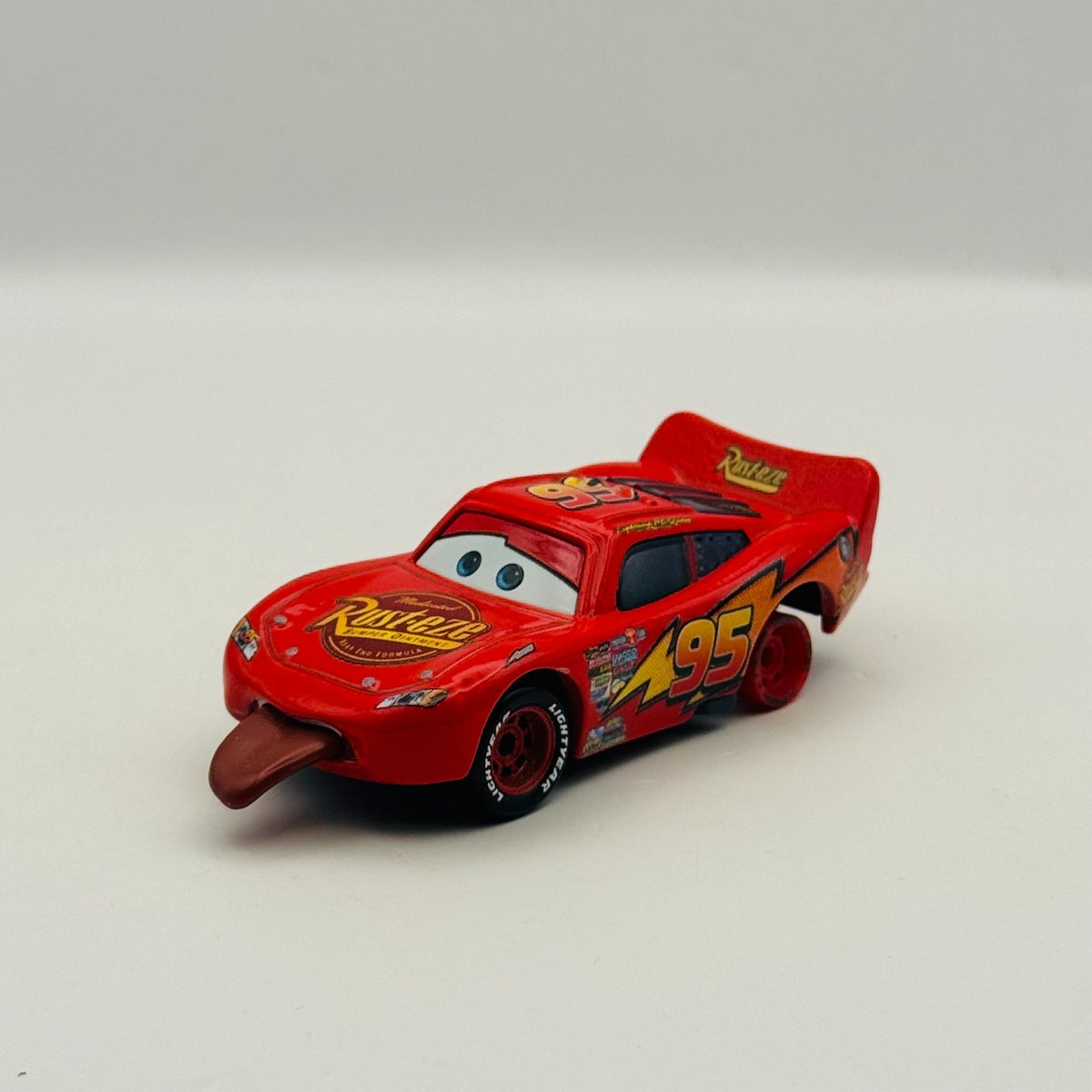 Disney Pixar Cars - FINISH LINE LIGHTNING MCQUEEN WITH TONGUE OUT - 1:55 Diecast