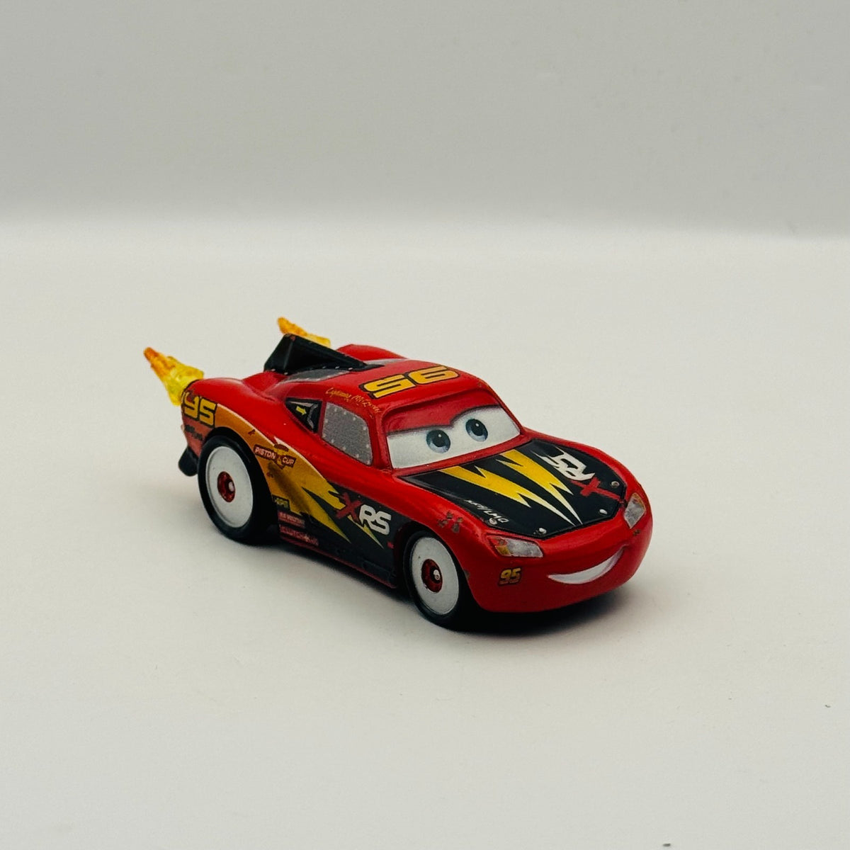 Disney Pixar Cars - XRS ROCKET RACING LIGHTNING MCQUEEN - 1:55 Diecast