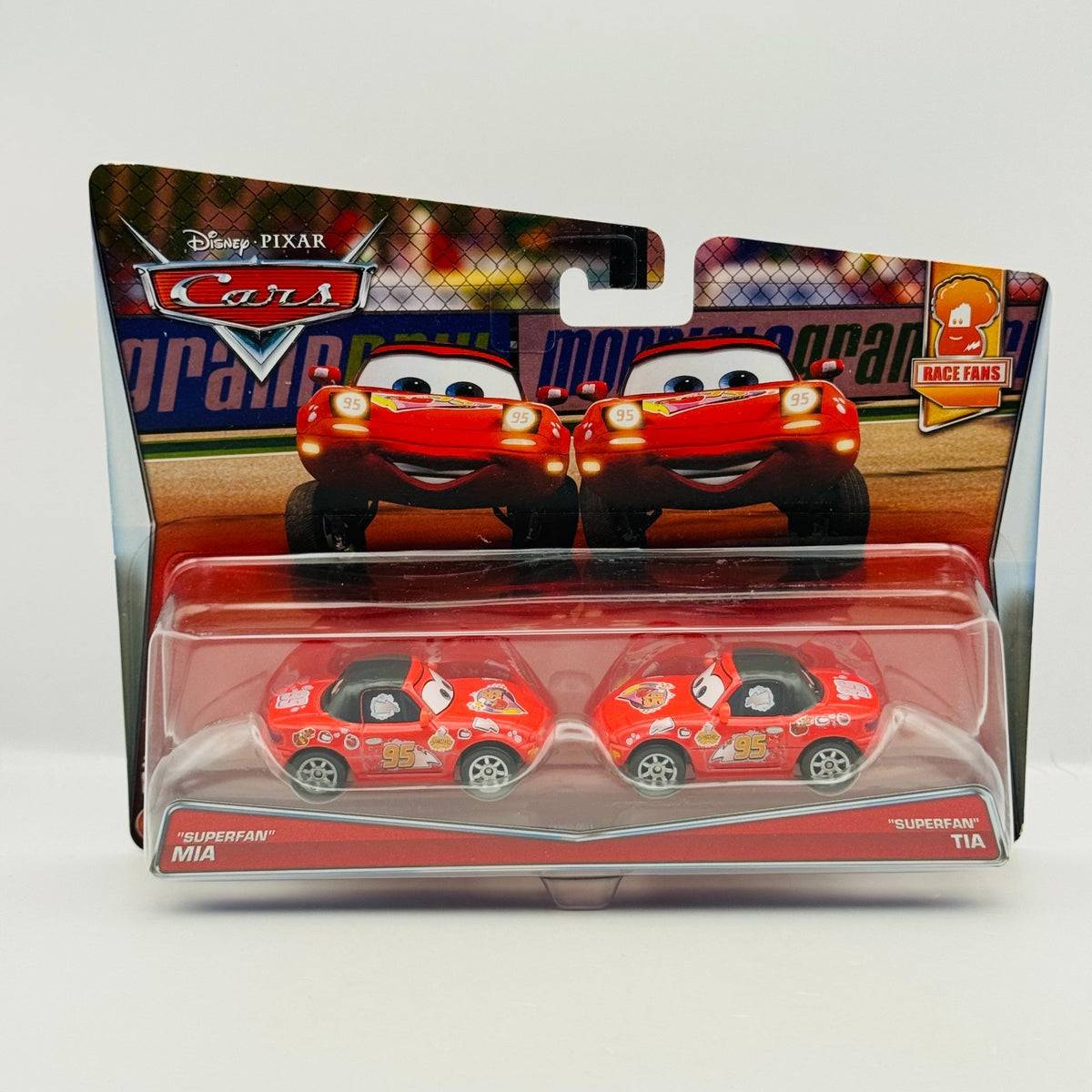 Disney Pixar Cars - RED SUPERFAN MIA & TIA Race Fans 2017 - 1:55 Diecast