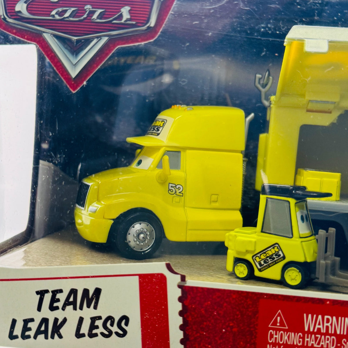 Disney Pixar Cars - TEAM LEAK LESS CREW HAULER & PITTY *RESEALED* - 1:55 Diecast