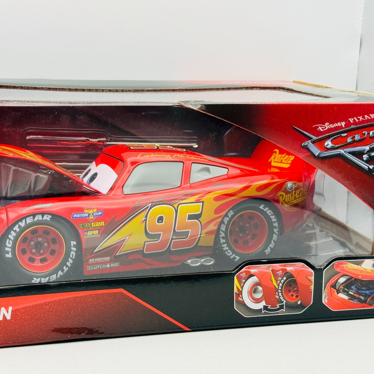 Disney Pixar Cars - JADA CARS 3 LIGHTNING MCQUEEN WITH WHITEWALLS - 1:24 Diecast