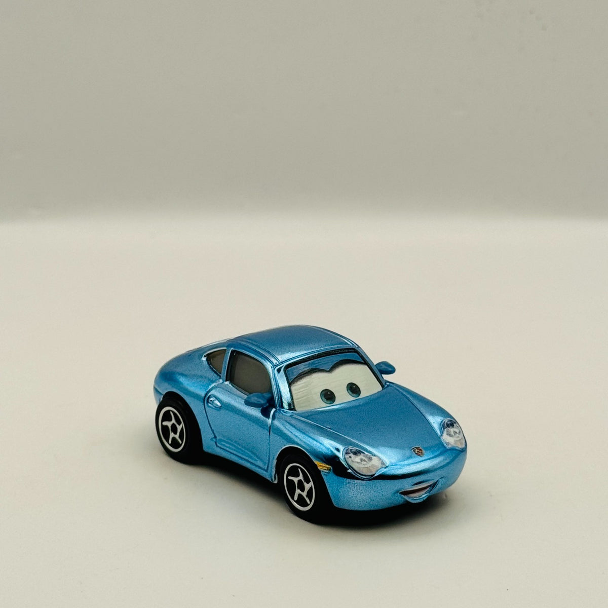 Disney Pixar Cars - METALLIC SALLY Scavenger Hunt 2018 - 1:55 Diecast