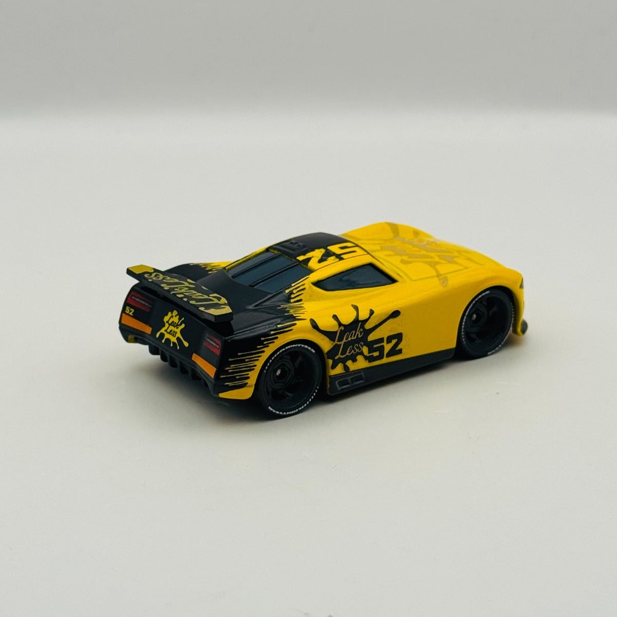 Disney Pixar Cars - GEORGE NEW-WIN LEAK LESS - 1:55 Diecast *NEW OUT OF BOX*