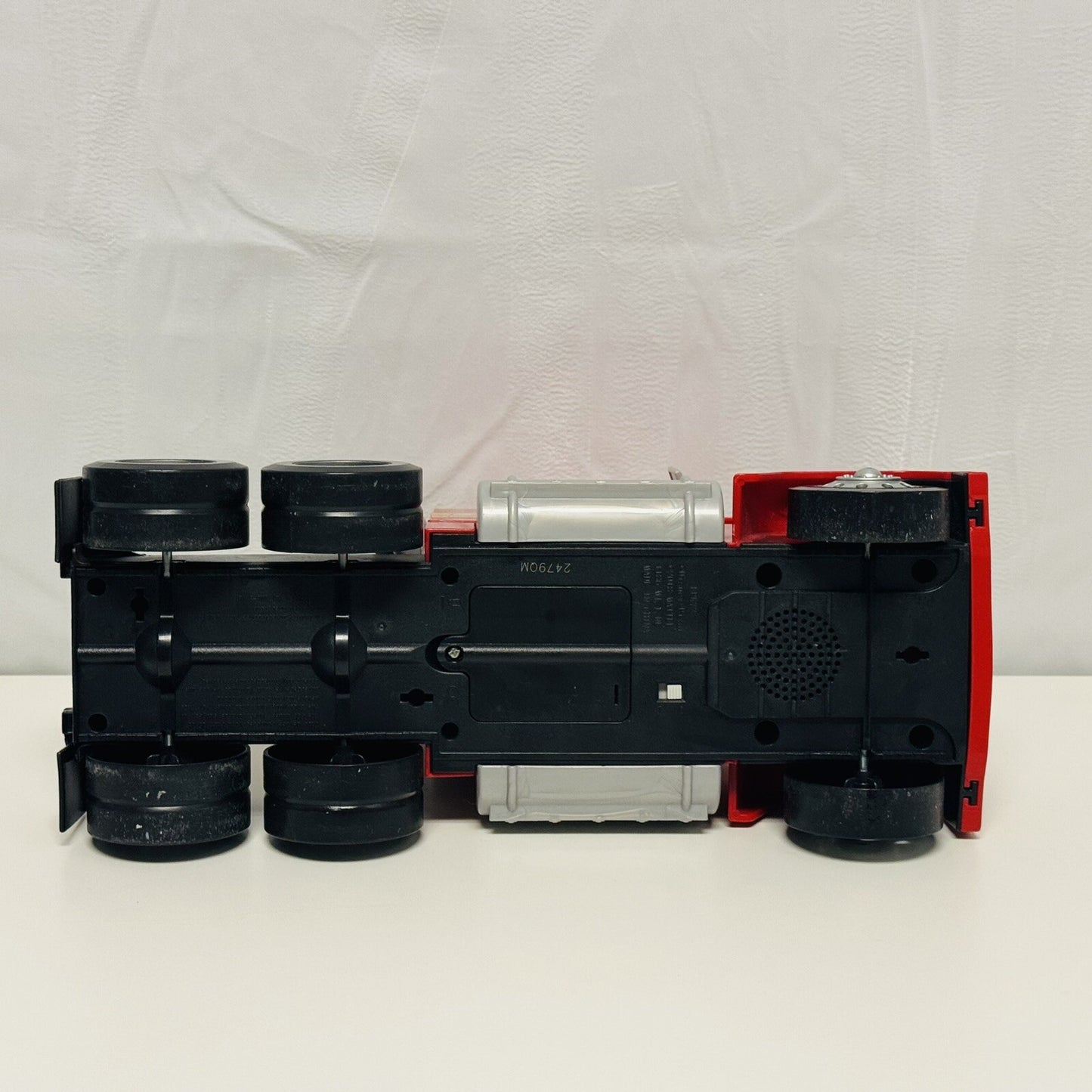 Disney Pixar Cars 3 - 1:18 SCALE MACK HAULER 15” ROLLS + LIGHTS & SOUNDS - 2017