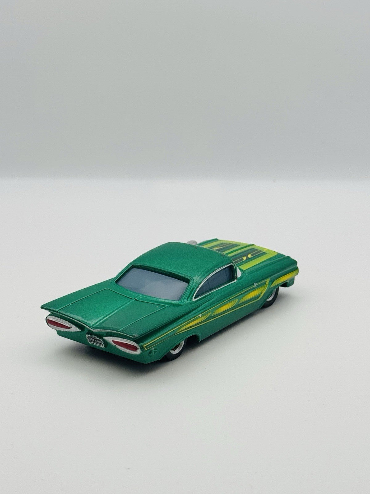 Disney Pixar Cars - GREEN PAINT JOB RAMONE Radiator Springs Cleanup 1:55 Diecast