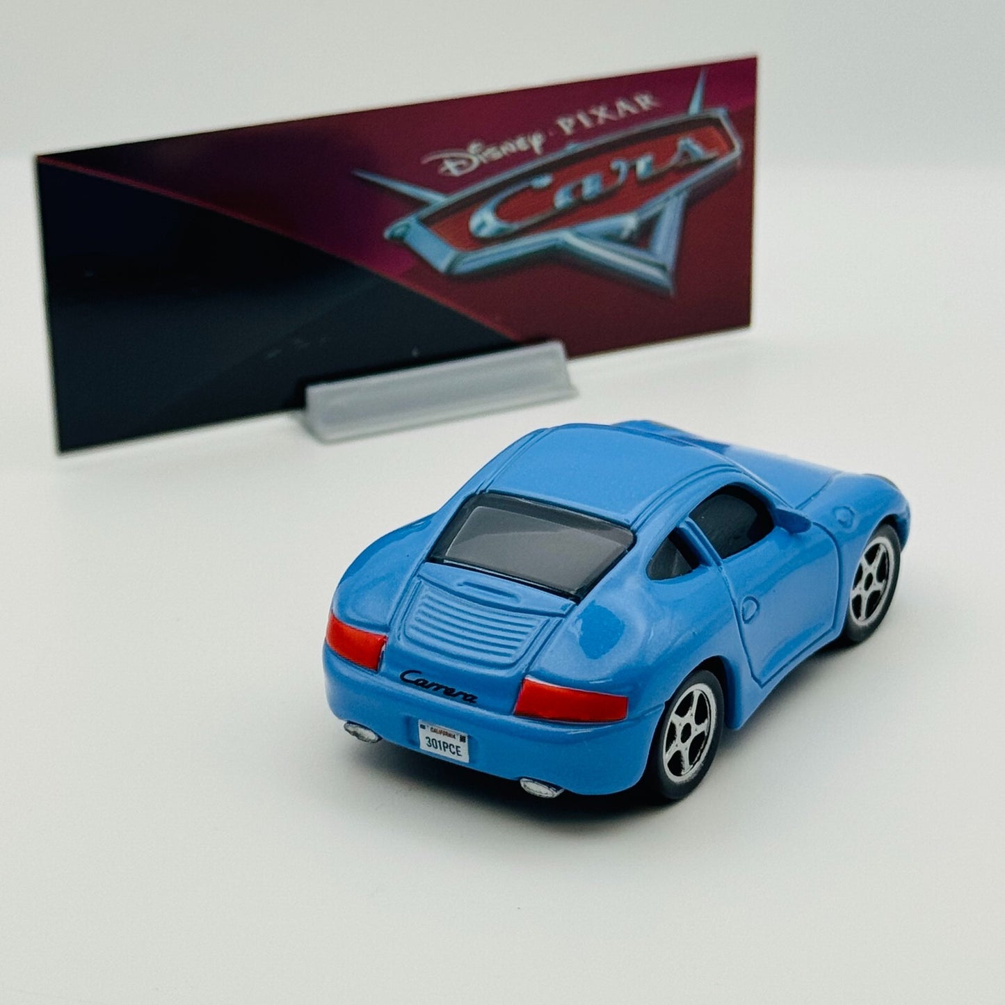 Disney Pixar Cars - SALLY WITH COLLECTOR CARD 2018 - 1:55 Diecast