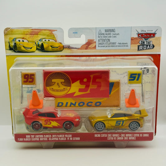 Disney Pixar Cars - ACCESSORY ON THE ROAD TRIP MCQUEEN & GOLD CRUZ 1:55 Diecast