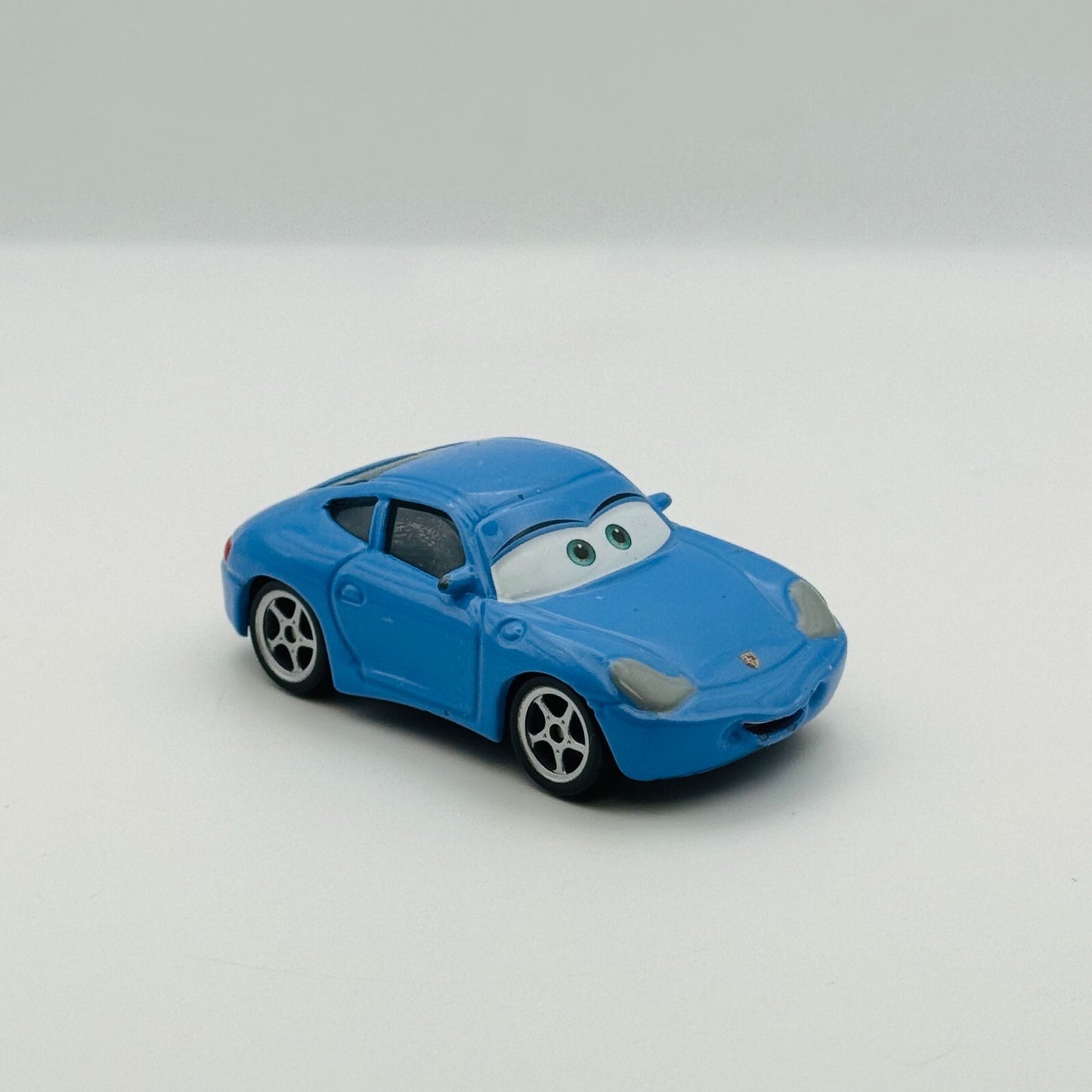 Disney Pixar Cars - SALLY CARRERA [PORSCHE 911] - 1:55 Diecast