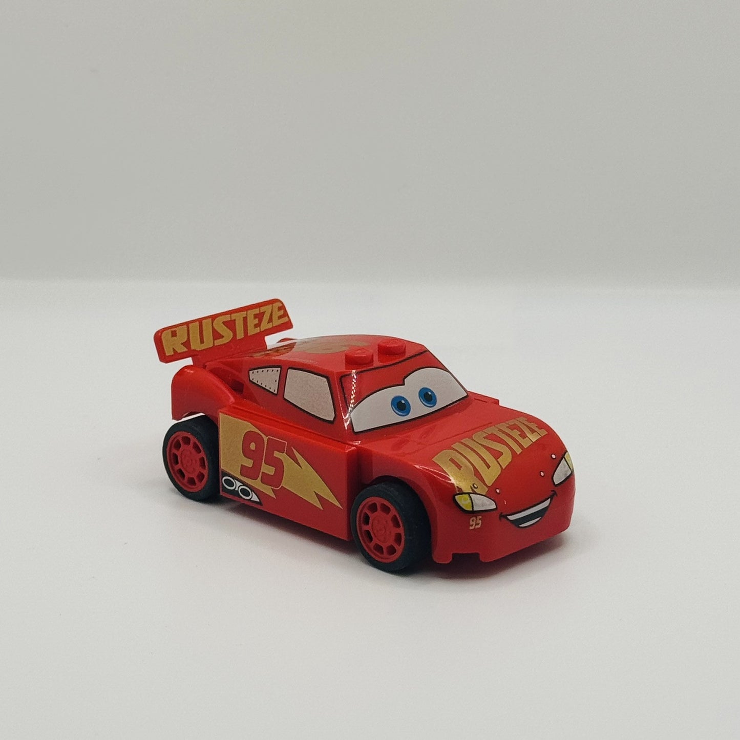 LEGO 10743 SMOKEY’S GARAGE - DISNEY PIXAR CARS RUSTEZE RACING CENTER McQUEEN
