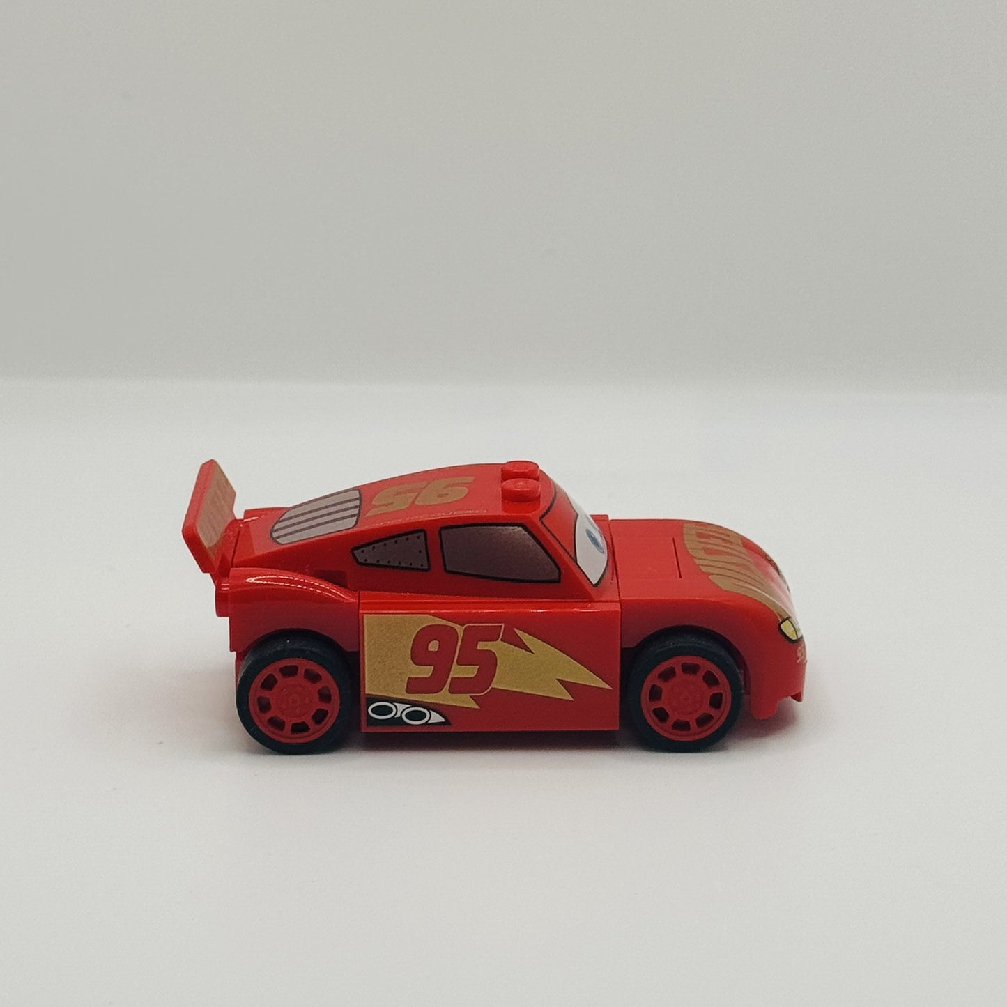 LEGO 10743 SMOKEY’S GARAGE - DISNEY PIXAR CARS RUSTEZE RACING CENTER McQUEEN