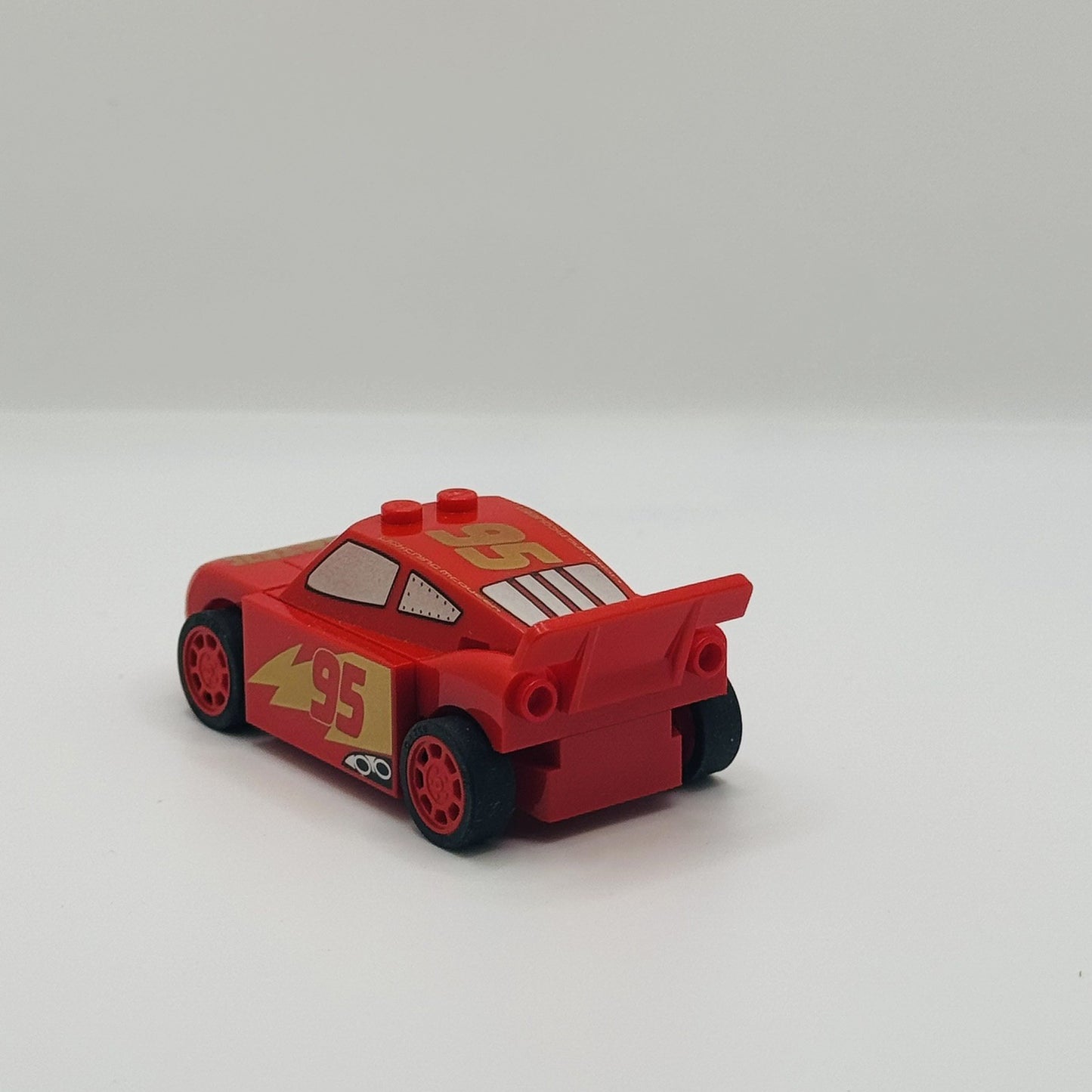 LEGO 10743 SMOKEY’S GARAGE - DISNEY PIXAR CARS RUSTEZE RACING CENTER McQUEEN