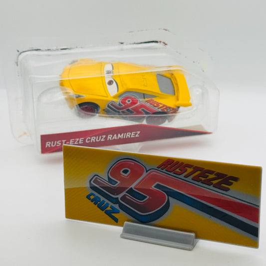Disney Pixar Cars -RUST-EZE CRUZ RAMIREZ COLLECTOR CARD Cars 3 2017 1:55 Diecast