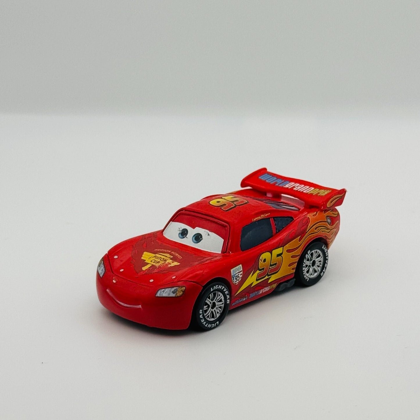 Disney Pixar Cars - LIGHTNING MCQUEEN WITH PARTY WHEELS 2011 - 1:55 Diecast
