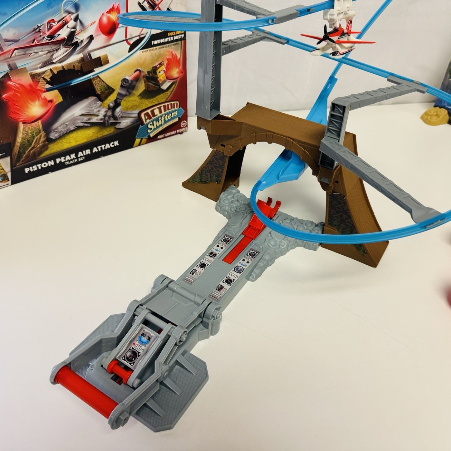 Disney Planes - PISTON PEAK AIR ATTACK Track Set Action Shifters - 1:55 Scale
