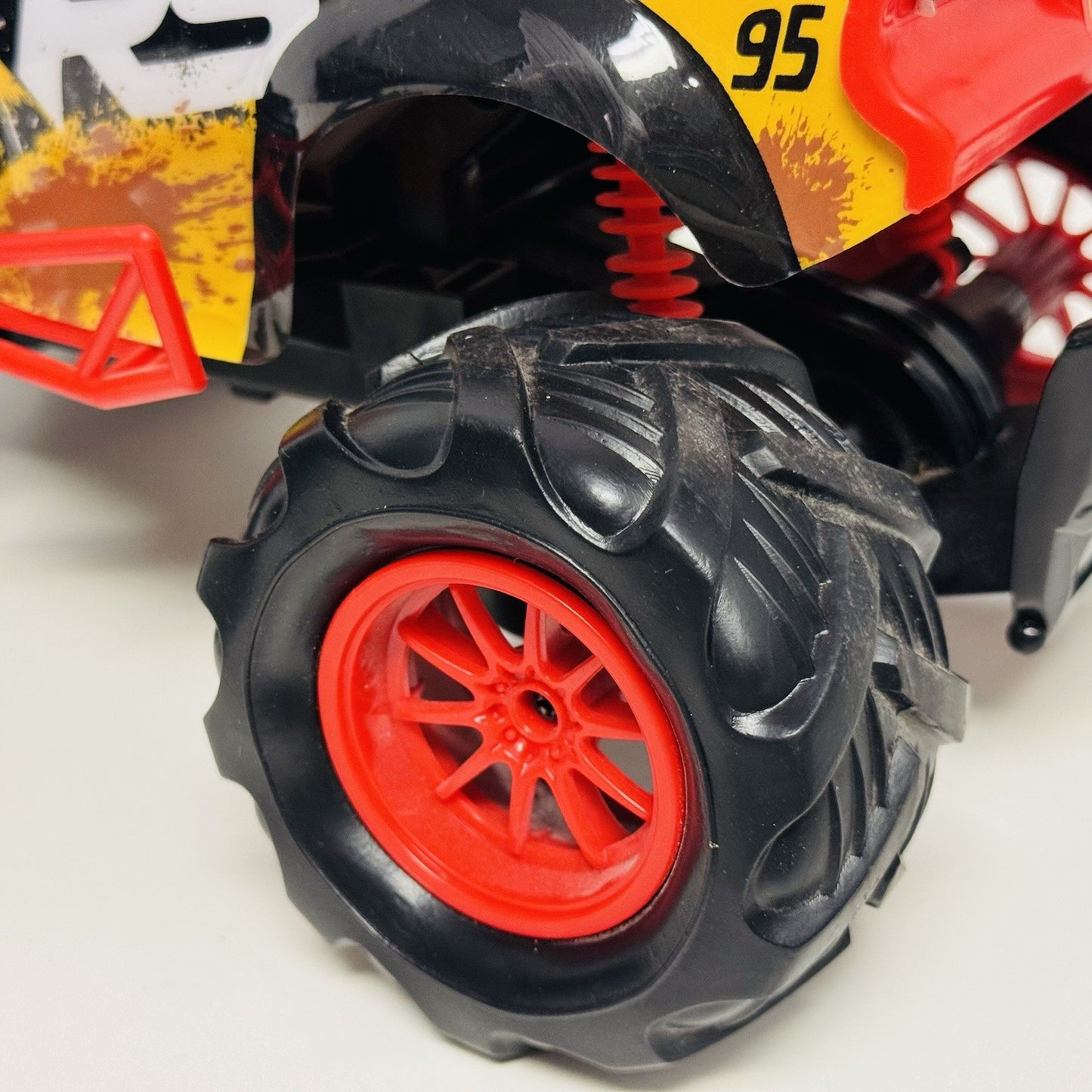 Disney Pixar Cars - XRS OFF-ROAD LIGHTNING MCQUEEN R/C RADIO CONTROL -1:14 Scale