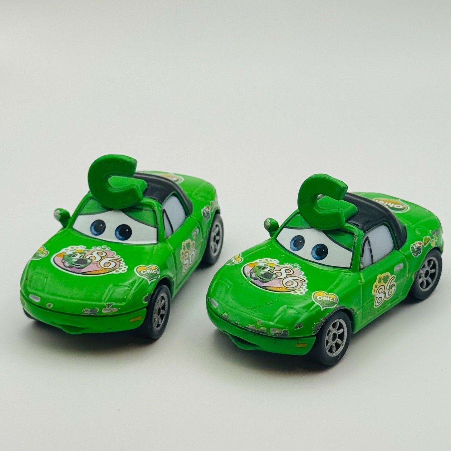 Disney Pixar Cars - CHICK FAN MIA & TIA 2009 - 1:55 Diecast