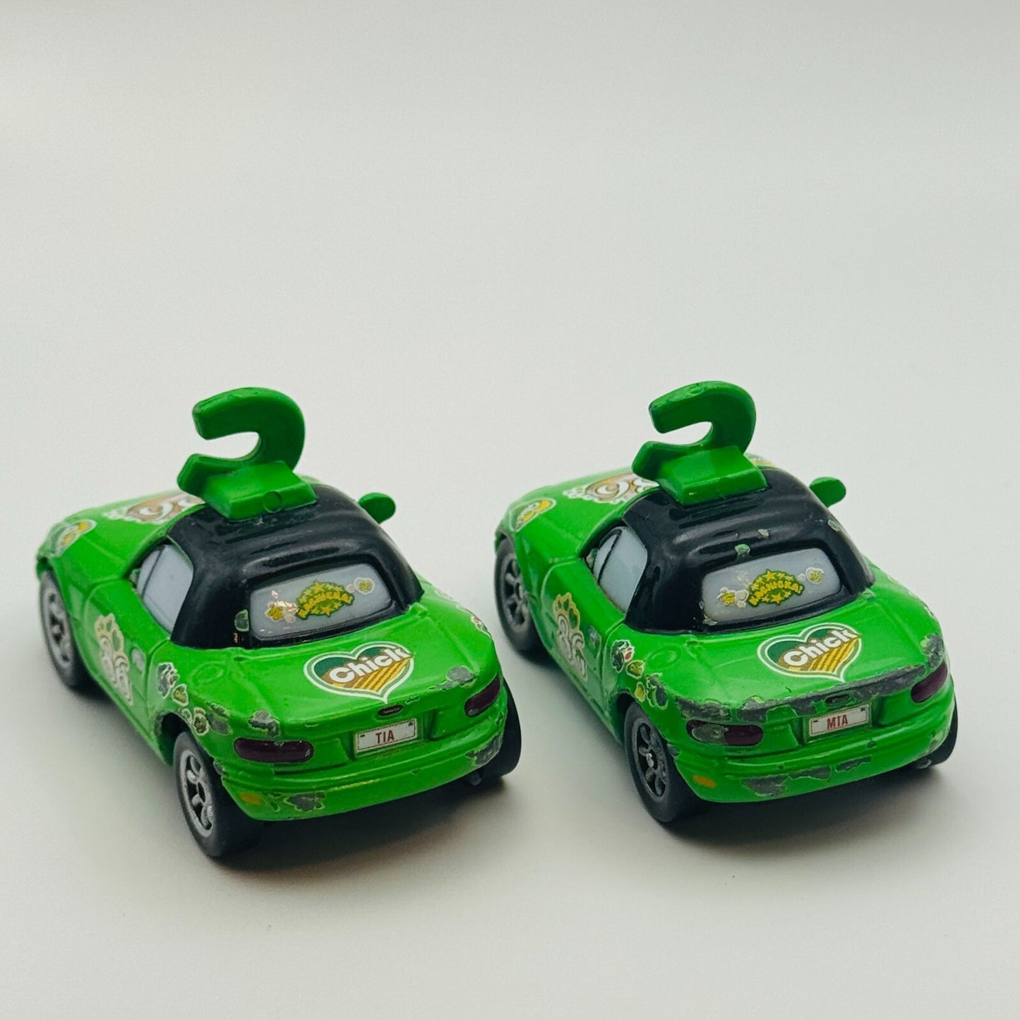 Disney Pixar Cars - CHICK FAN MIA & TIA 2009 - 1:55 Diecast
