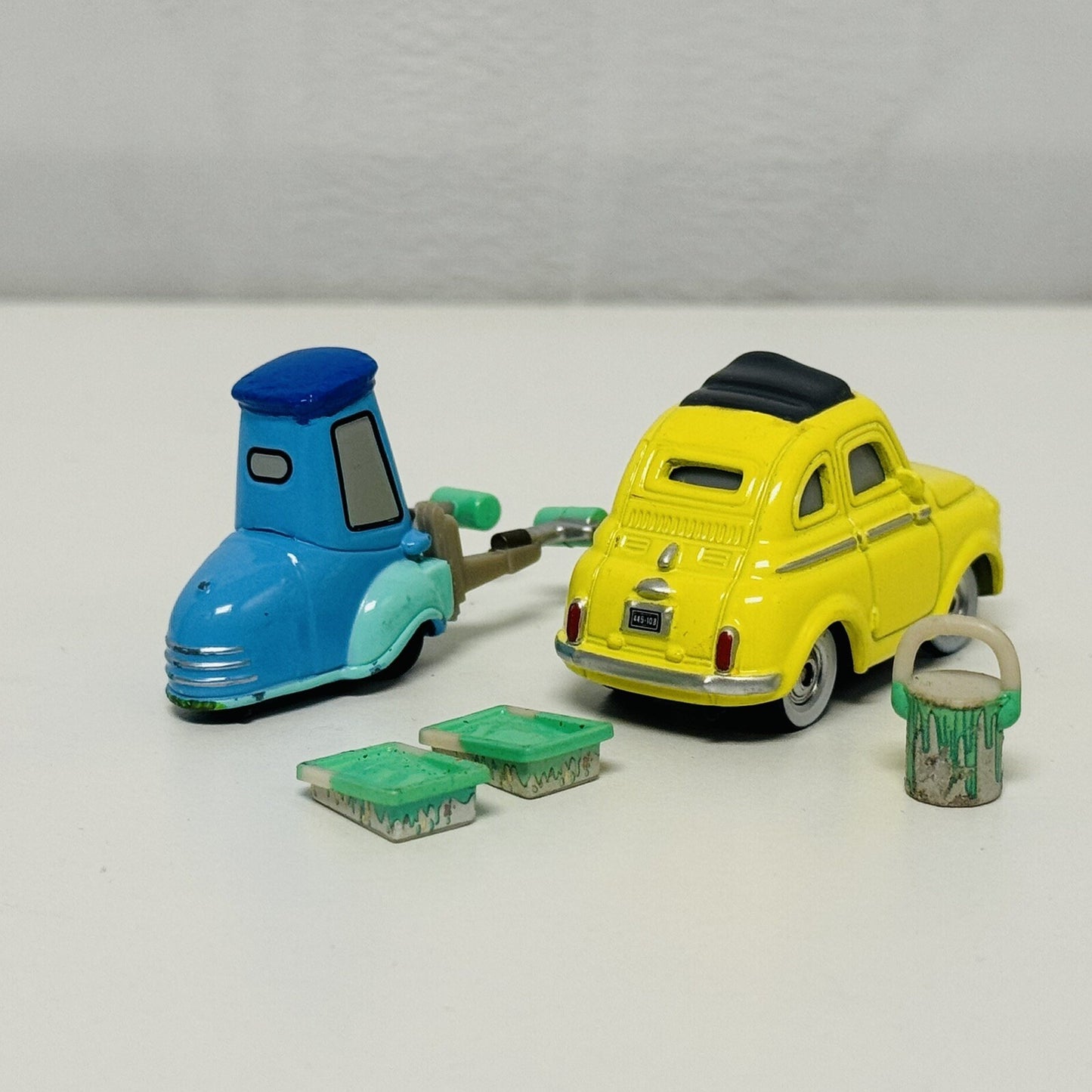 Disney Pixar Cars - GUIDO WITH PAINT ROLLER & LUIGI WITH BUCKET - 1:55 Diecast