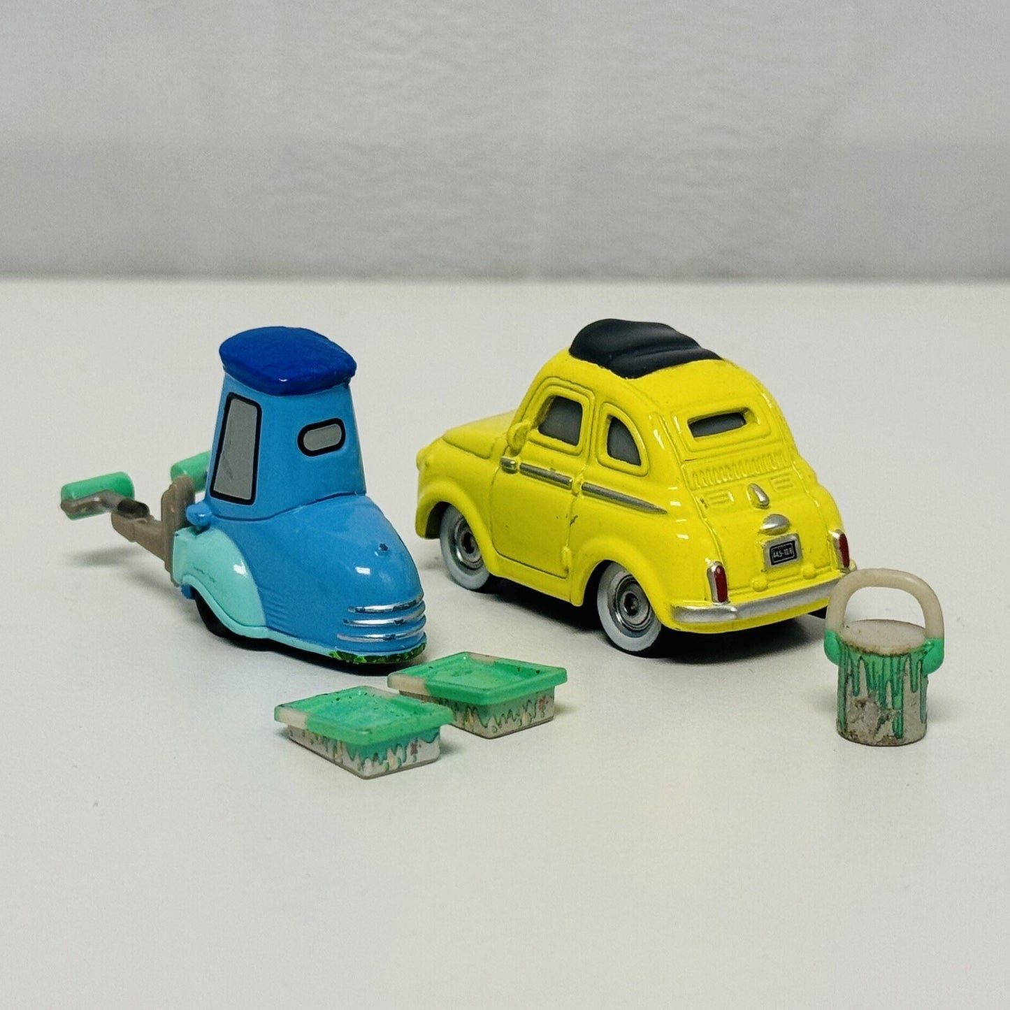 Disney Pixar Cars - GUIDO WITH PAINT ROLLER & LUIGI WITH BUCKET - 1:55 Diecast