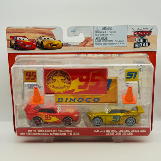 Disney Pixar Cars - ACCESSORY ON THE ROAD TRIP MCQUEEN & GOLD CRUZ 1:55 Diecast