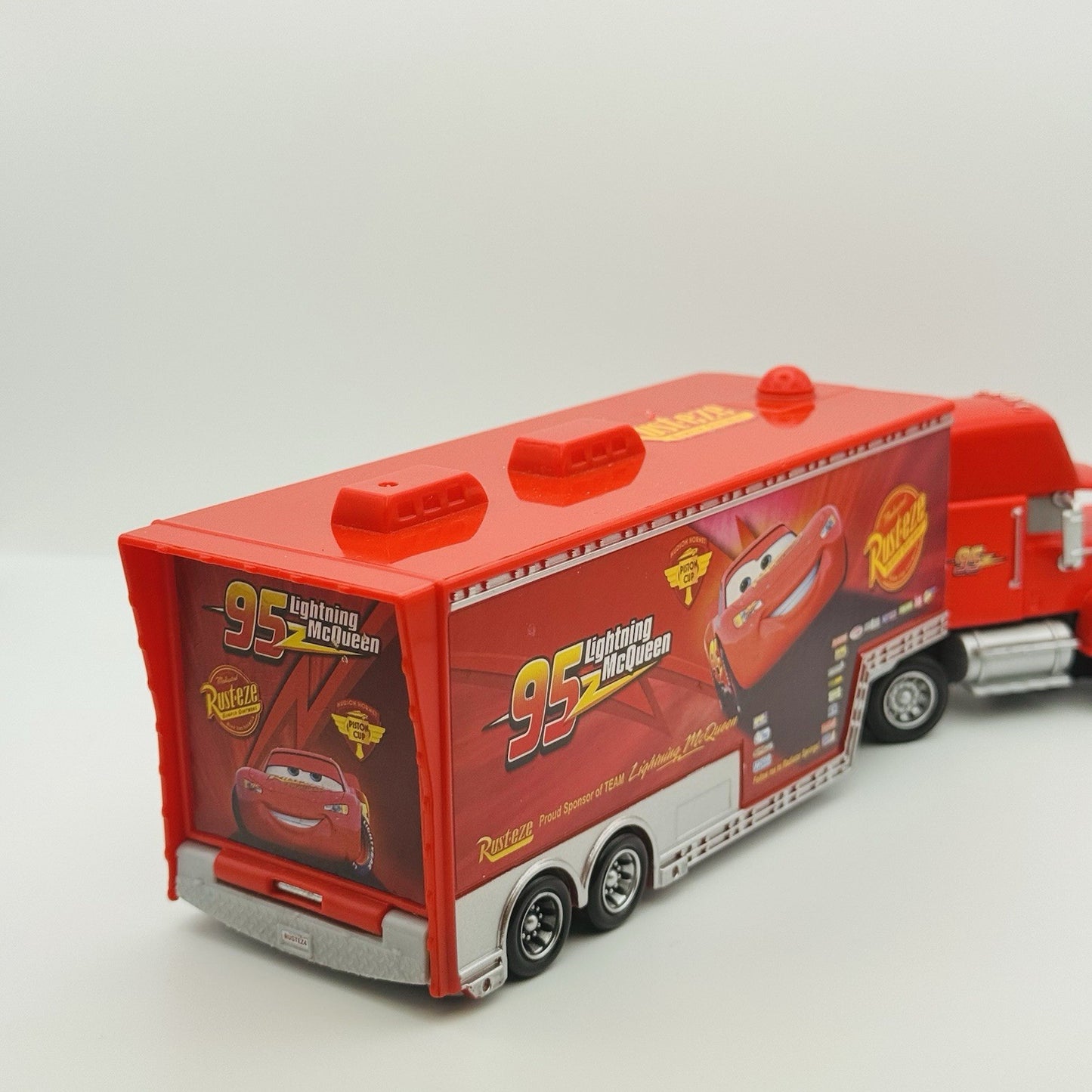 Disney Pixar Cars - HUDSON HORNET PISTON CUP CARS 2 MACK HAULER - 1:55 Diecast