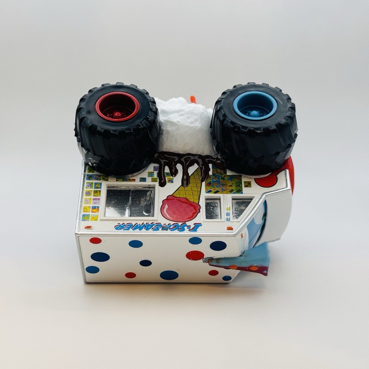 Disney Pixar Cars Toon I-SCREAMER SUNDAE CUSTOM Monster Truck Mater 1:55 Diecast