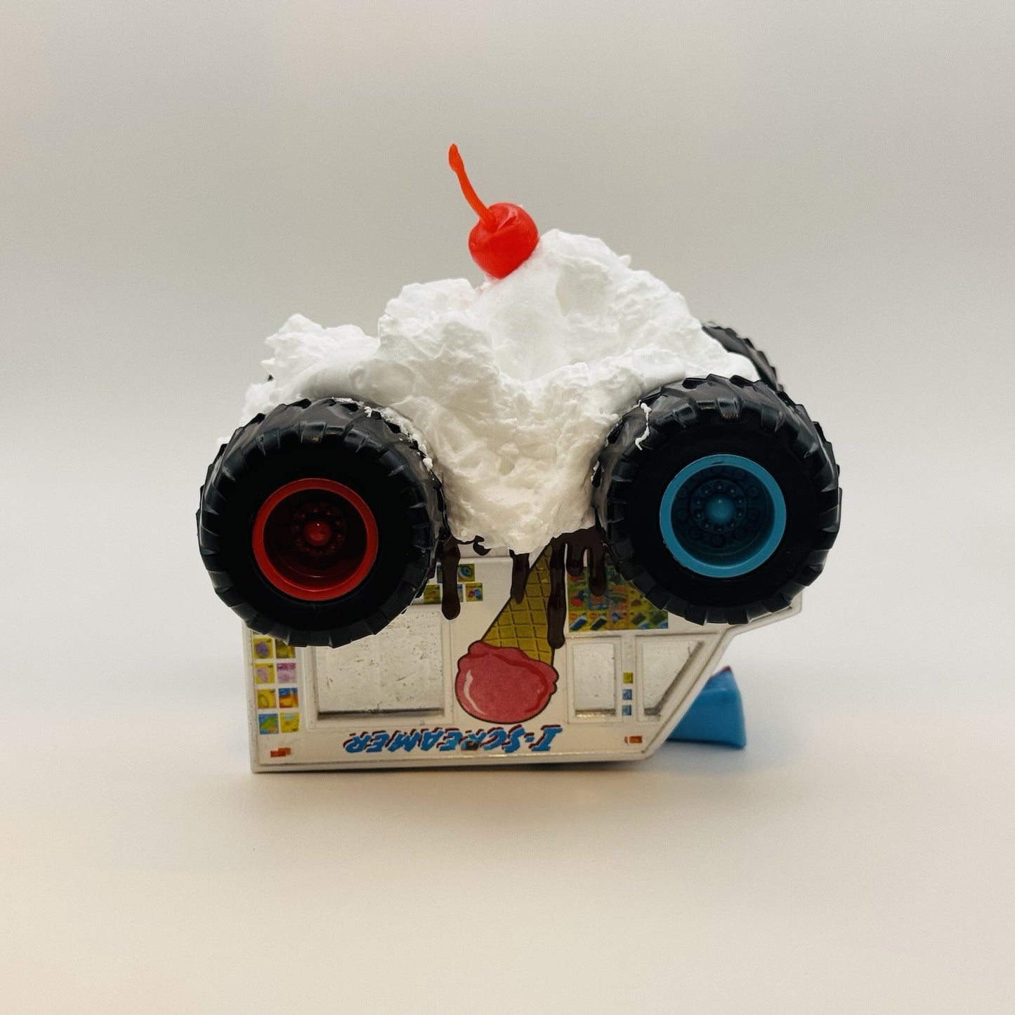 Disney Pixar Cars Toon I-SCREAMER SUNDAE CUSTOM Monster Truck Mater 1:55 Diecast
